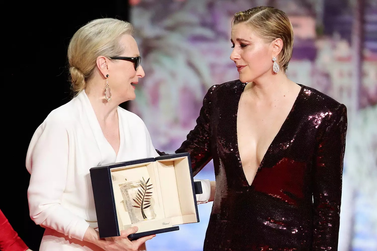 Greta Gerwig và Meryl Streep tái hợp trên sân khấu Cannes 2024 khi cô trao giải Cành cọ vàng cho Meryl Streep.