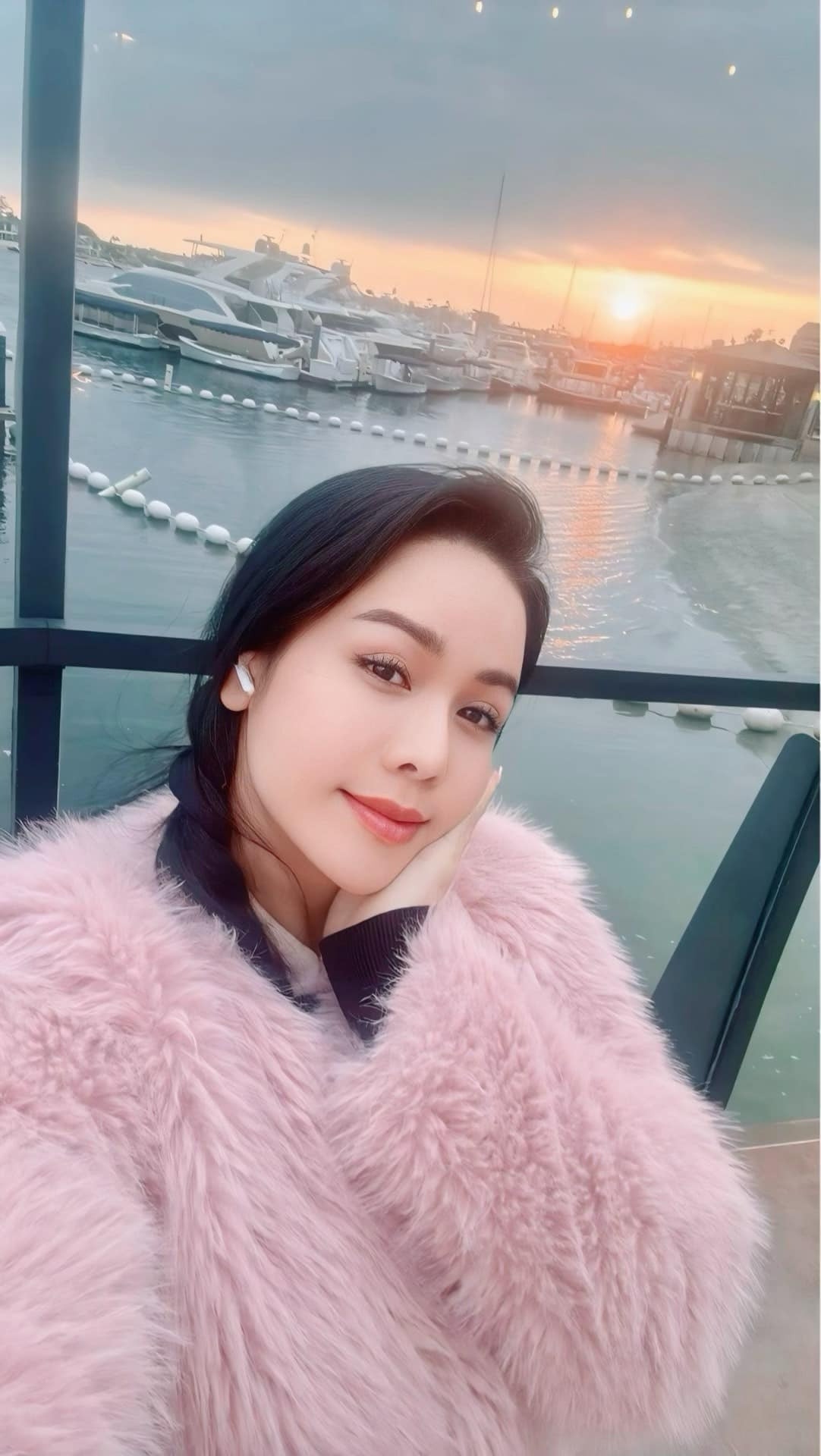 Mới đây, khi tham gia một chương trình, Nhật Kim Anh đã có những chia sẻ về cuộc hôn nhân tan vỡ. Nữ diễn viên thừa nhận hối tiếc vì không có một mái ấm gia đình trọn vẹn: "Điều mà em cũng hơi tiếc nuối đó chính là em không có được một gia đình trọn vẹn cùng với ông xã và con trai. Nhưng mà em nghĩ từ từ mình cũng tìm được một cái bờ vai nào đó vững chắc cho bản thân".