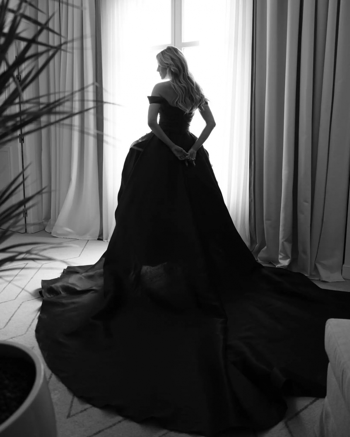Heidi Klum được đánh giá là một trong những người đẹp có phong cách thời trang ấn tượng nhất khi xuất hiện trên thảm đỏ ở Cannes. Trong suốt 12 ngày diễn ra sự kiện danh giá bậc nhất hành tinh này, siêu mẫu đã lưu lại khách sạn Carlton Cannes, a Regent Hotel. Siêu mẫu lựa chọn ở phòng hạng sang có tầm nhìn trông ra biển. Mức giá thuê phòng là 9.000 USD/đêm trong những ngày diễn ra sự kiện.