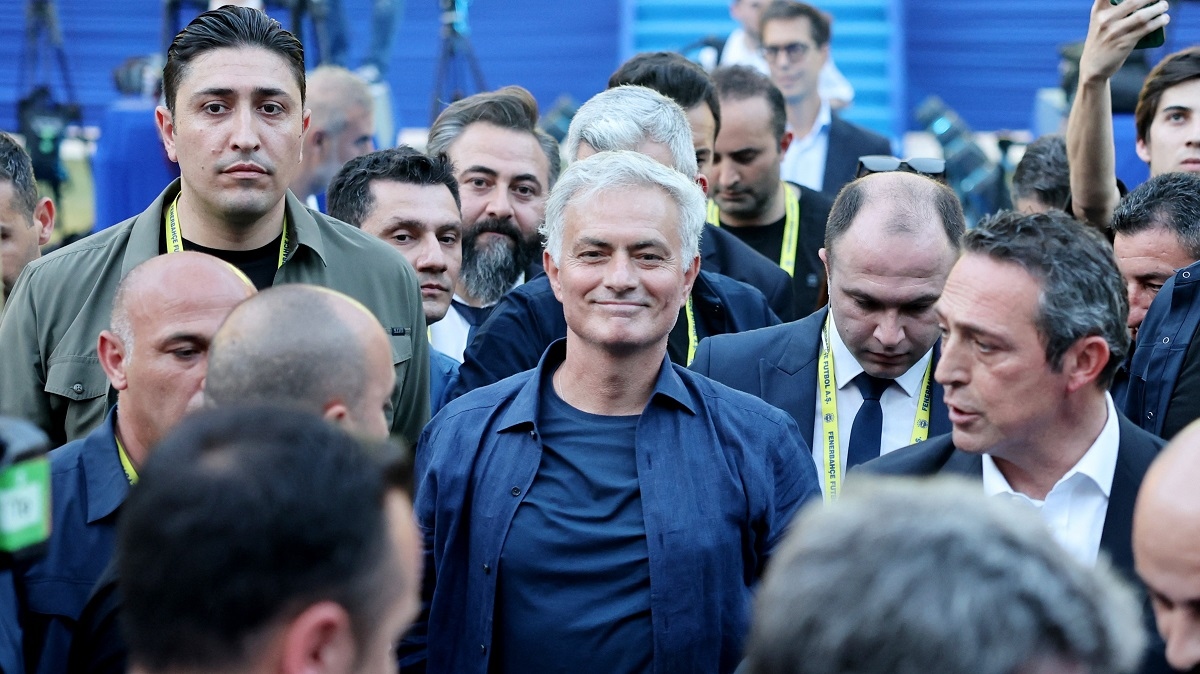 Thổ Nhĩ Kỳ sẽ là quốc gia thứ 5 Mourinho làm việc trong sự nghiệp. Trước đó, HLV này đã giành chức vô địch tại Bồ Đào Nha, Anh, Tây Ban Nha và Italia. Nhiệm vụ của ông mùa tới là giúp Fenerbahce vô địch Thổ Nhĩ Kỳ và tiến xa nhất có thể ở Cúp C1 Châu Âu. 