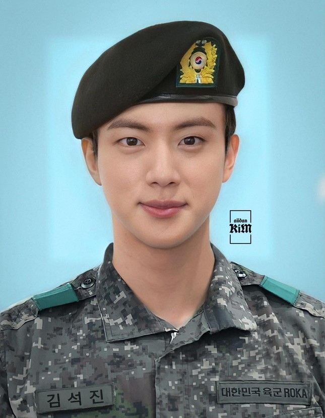 Hình ảnh của Jin (BTS) trong quân ngũ