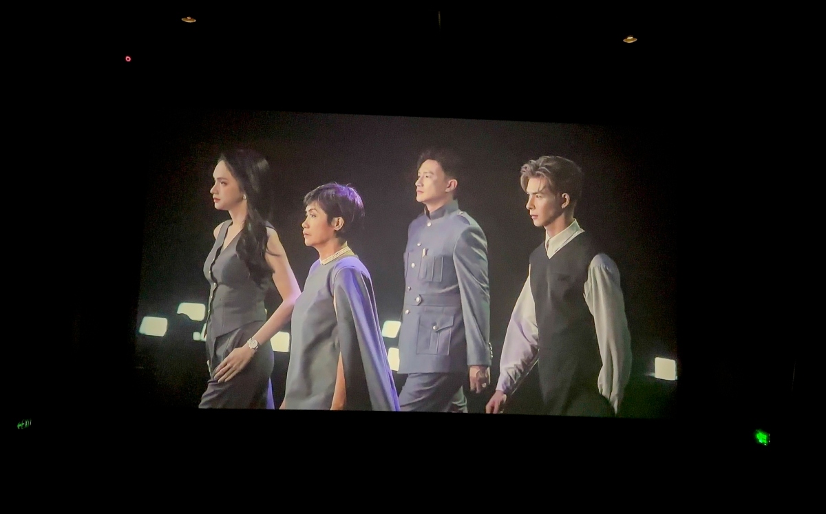 BTC Miss Universe Vietnam 2024 (từ trái qua): Hoa hậu Hương Giang, bà Nguyễn Thị Thuý Nga - Trưởng BTC, NSX Dược sĩ Tiến và chuyên gia Denis Đặng