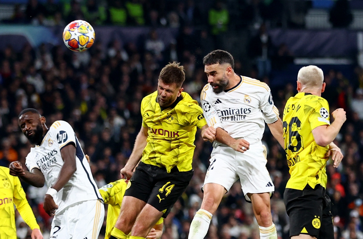 Carvajal đánh đầu hiểm hóc mở tỷ số cho Real Madrid ở phút 74. (Ảnh: Reuters)