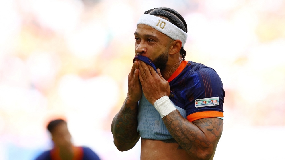 Depay đang tỏ ra khá vô duyên (Ảnh: Reuters).
