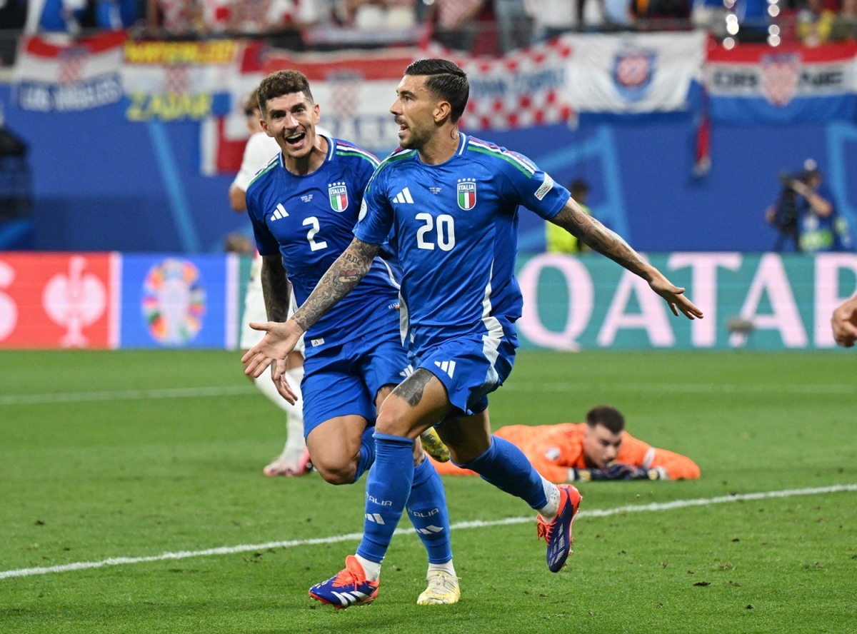 Italia gỡ hoà 1-1 ở phút 90+8. (Ảnh: Reuters)