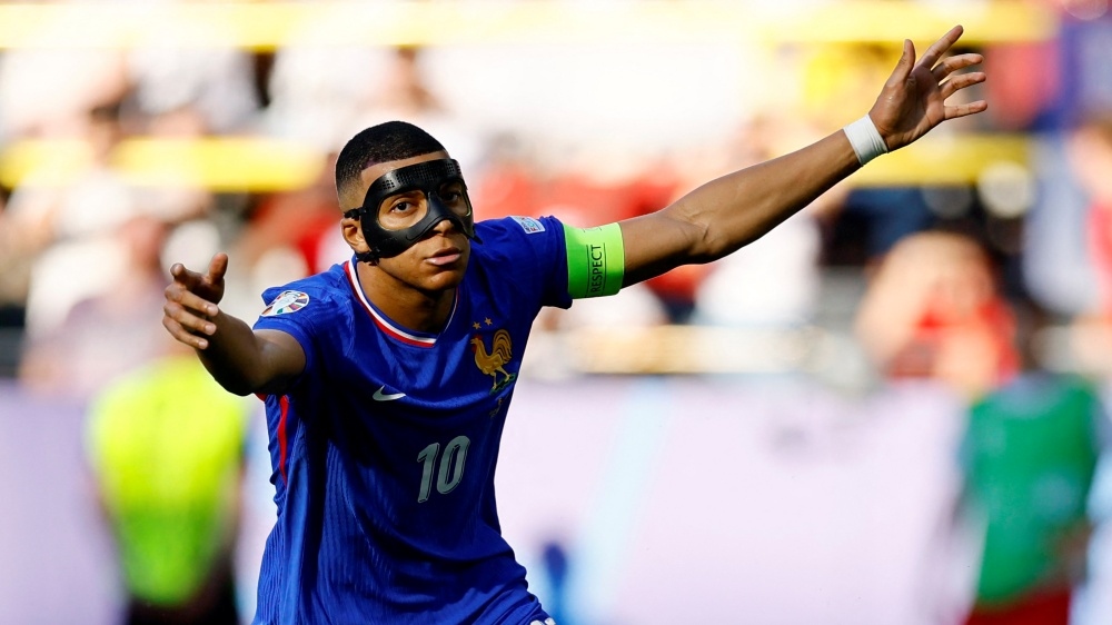 Mbappe ăn mừng bàn thắng mở tỉ số (Ảnh: Reuters).