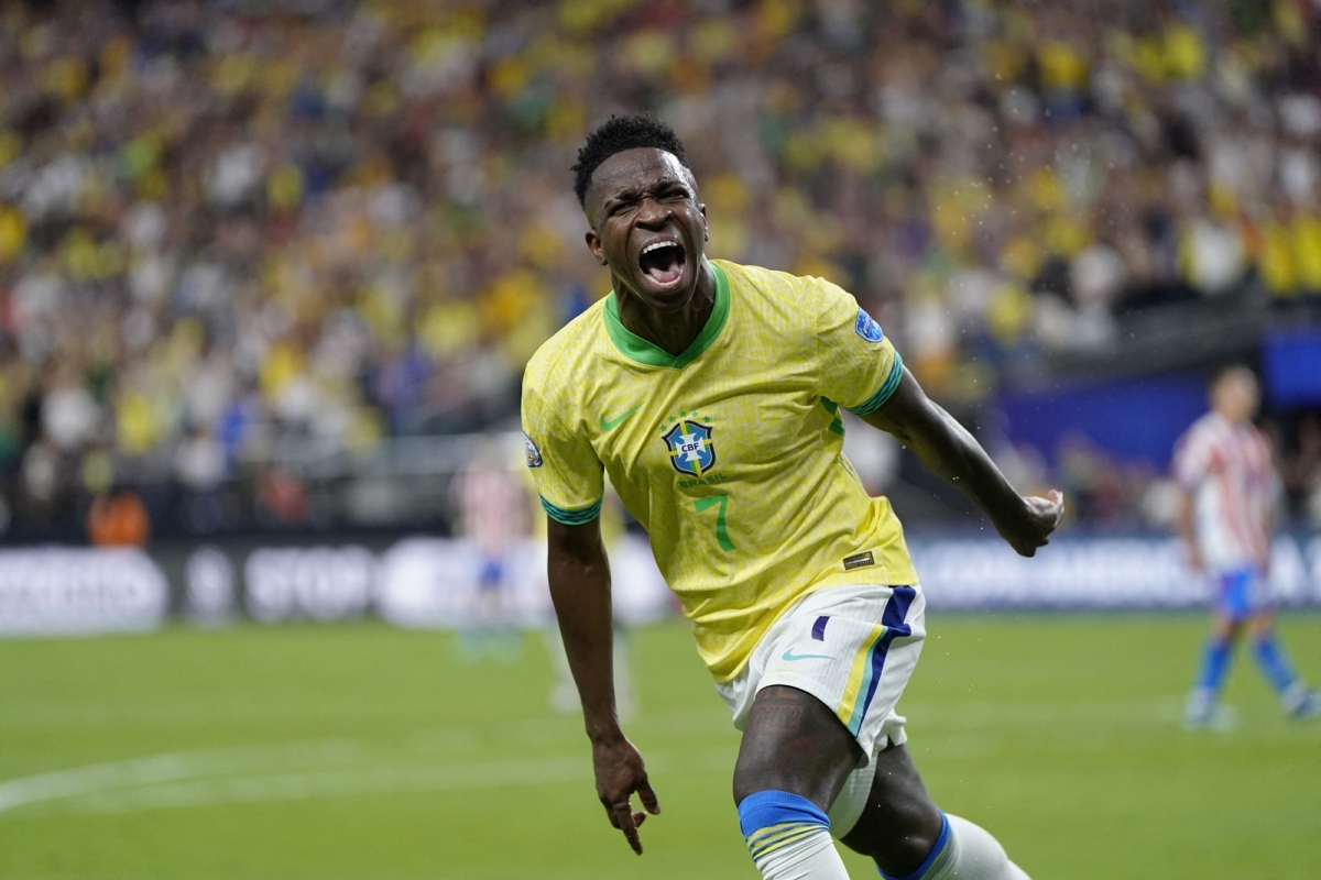 Vinicius mở tỷ số cho Brazil. (Ảnh: Reuters)