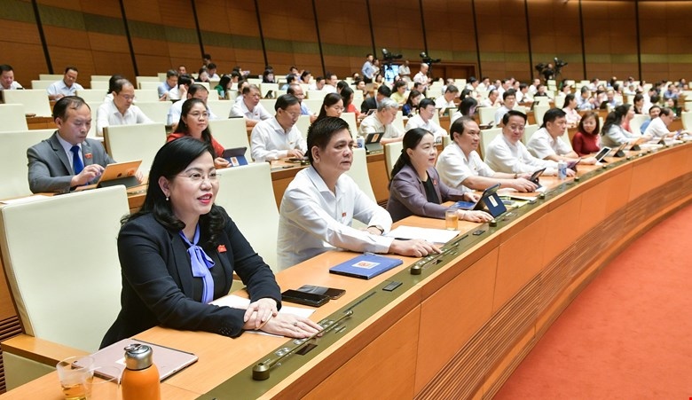 Đại biểu Quốc hội ấn nút biểu quyết tại Kỳ họp thứ 7