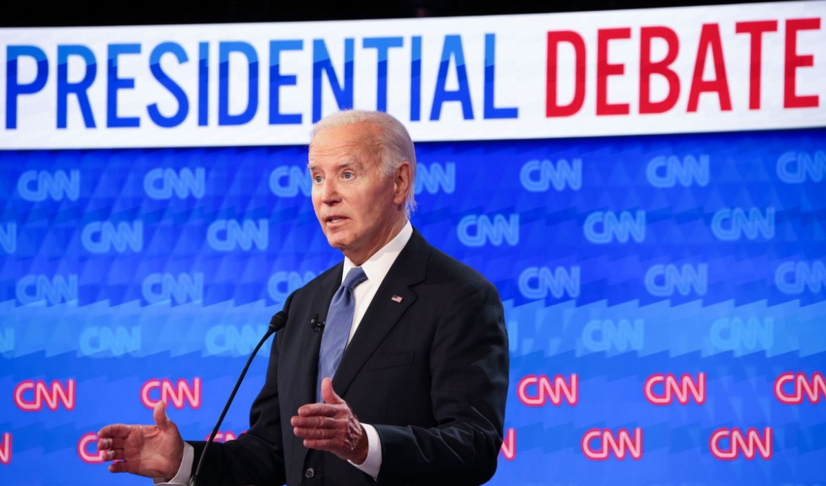 Trong khi ông Trump được đánh giá là "có năng lượng tốt" xuyên suốt buổi tranh luận, ông Biden liên tục hắng giọng hoặc ho nhiều lần trong các phần phát biểu của mình. Nguyên nhân của tình trạng này theo bác sĩ của tổng thống Kevin O'Connor là do bị trào ngược axit dạ dày. Đài CNN cũng cho biết Tổng thống Joe Biden đã bị cảm lạnh trong những ngày gần đây khiến giọng nói của ông nghe khàn đặc trong suốt cuộc tranh luận.