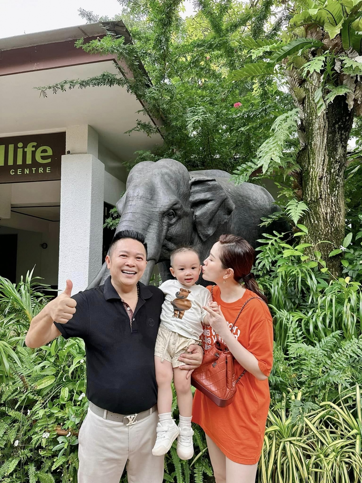 Gần đây, khi người hâm mộ đề cập chuyện Bảo Thy sinh con thứ 2: "Thêm công chúa nữa chị đẹp ơi". Cô vui vẻ trả lời: "Chị cầu nguyện mong thành hiện thực nha".