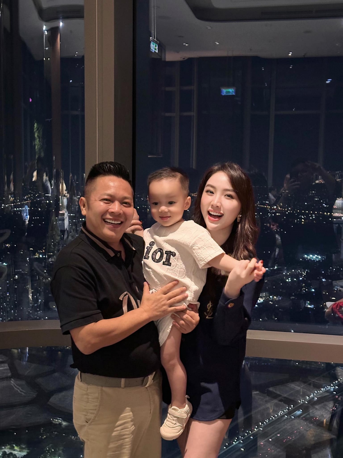 Nói về ông xã, Bảo Thy luôn dành những tình cảm đong đầy. "Anh cho Thy cảm giác mình là duy nhất, là một công chúa ở đời thực. Thy chọn người đàn ông luôn trân trọng và biết giá trị người phụ nữ. Thy chọn cuộc sống mà người đàn ông sẽ là trụ cột chăm lo cho gia đình, không để vợ phải vất vả lo toan nhưng lại hoàn toàn ủng hộ đam mê của vợ".