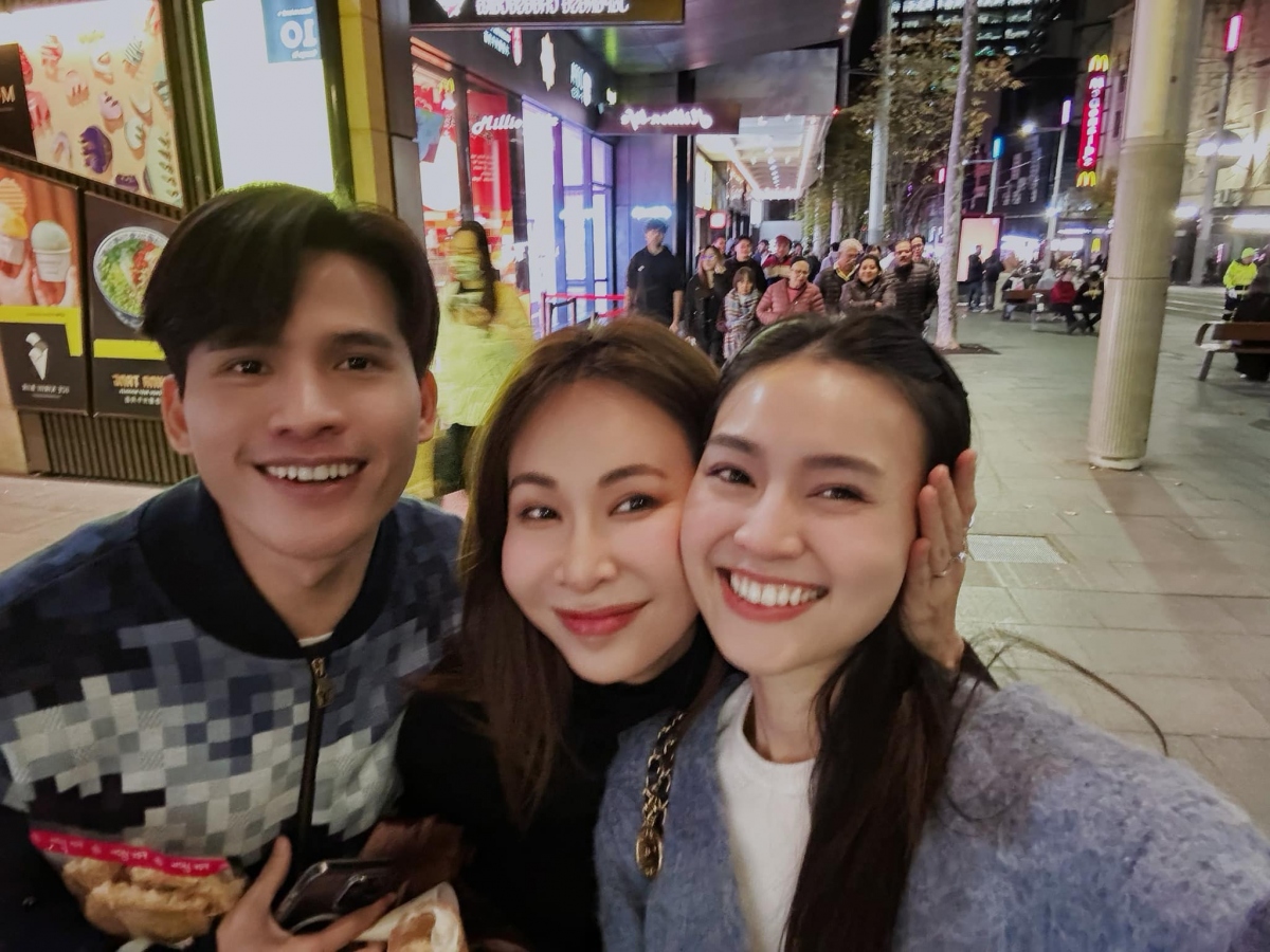 Lan Ngọc còn có màn hội ngộ với Uyên Linh, Quốc Thiên tại Australia hồi đầu tháng 6/2024. 