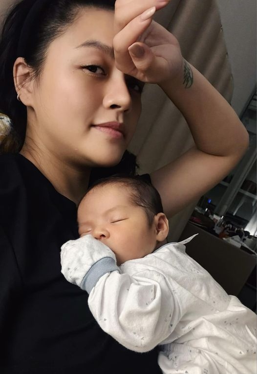 Thu Quỳnh khoe ảnh con gái kèm chú thích: “Chào Wonder week đầu tiên của Thị Tằm”.
