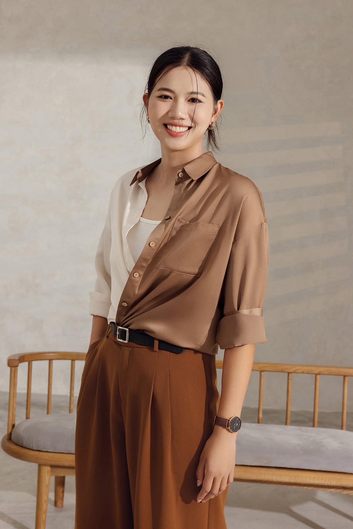 Trước sự thay đổi ngỡ ngàng của Ánh Viên, có nhiều tin đồn cho rằng cô đã phẫu thuật thẩm mỹ. Song cựu vận động viên khẳng định không đụng đến "dao kéo" mà chỉ niềng răng, chịu khó chăm sóc da và chăm chút hơn trong cách ăn mặc.