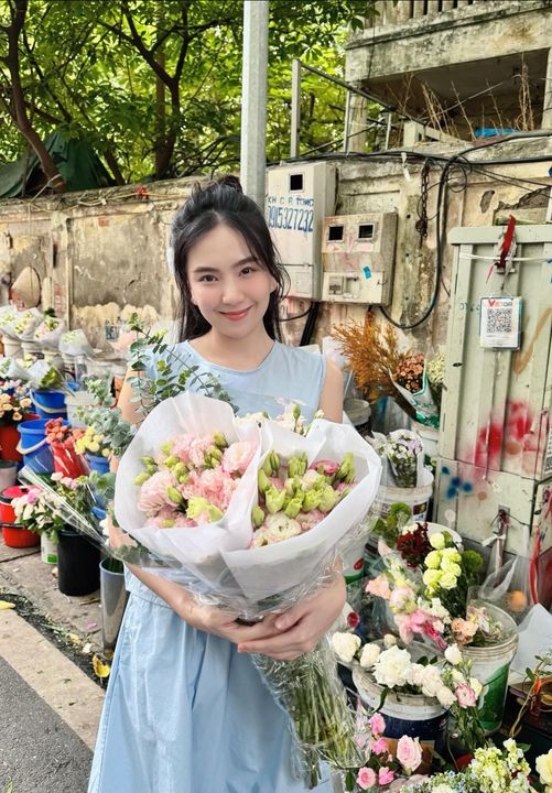 Hậu chia tay chồng, MC Mai Ngọc luôn xuất hiện với hình ảnh tươi tắn, rạng rỡ. "Chỉ cần sáng hôm nay vẫn thức dậy, cơm ngày 3 bữa, có một chốn để đi, một nơi để về, có nơi cần mình đến cống hiến, làm việc. Người mình yêu thương bất kể là người thân, vài người bạn mà mình quý mến vẫn đang hiện diện trước mắt", cô tâm sự.