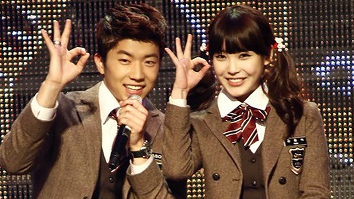 IU và Wooyoung trong bộ phim Dream High