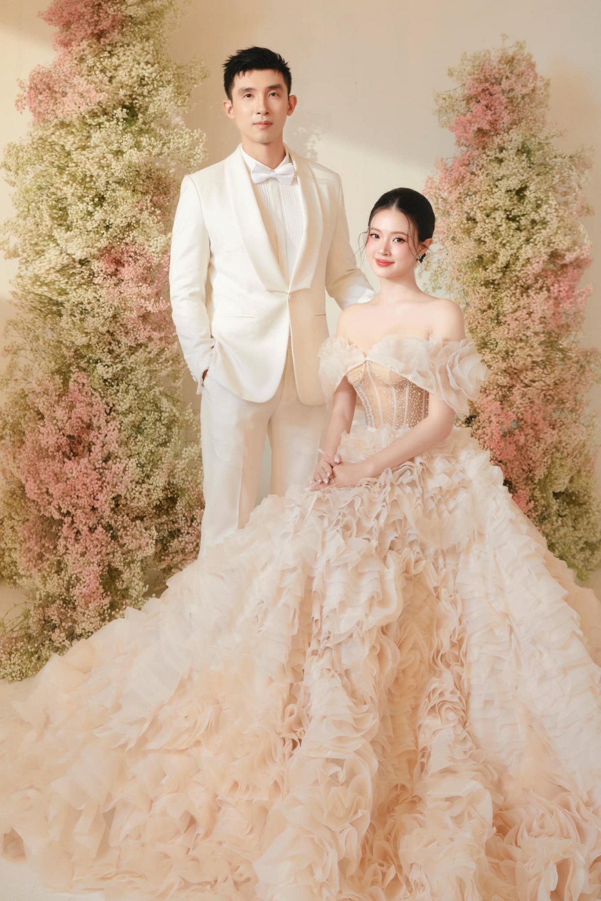 Chồng Midu là doanh nhân Trần Duy Minh Đạt. Anh tốt nghiệp thạc sĩ Quản trị Kinh doanh tại Đại học California, Mỹ. Hôn phu của diễn viên là con trai chủ một tập đoàn nhựa tại Việt Nam.