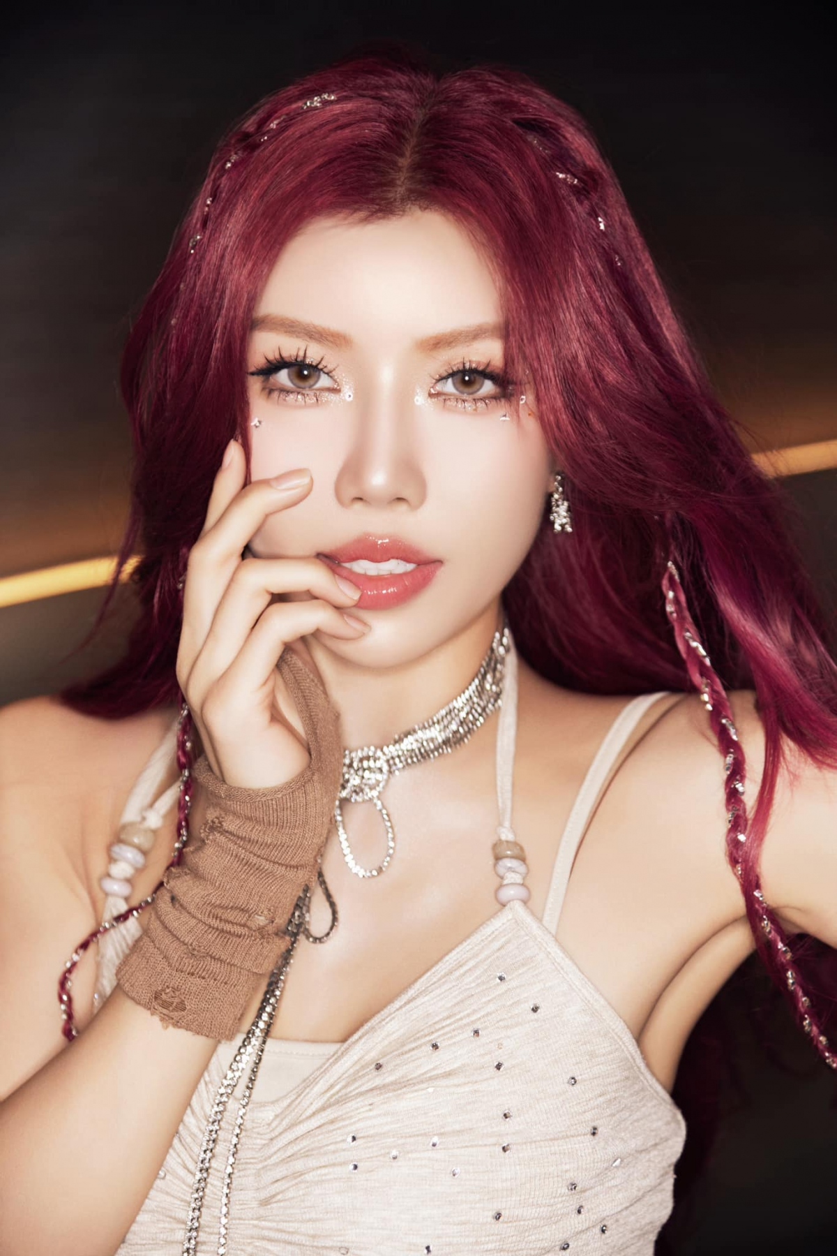 Ca khúc và MV Moonlight đã gây chú ý với một số thành tích như top 1 Trending YouTube Music sau 17 giờ phát hành, đạt 1 triệu lượt xem trên YouTube sau 46 tiếng phát hành.
