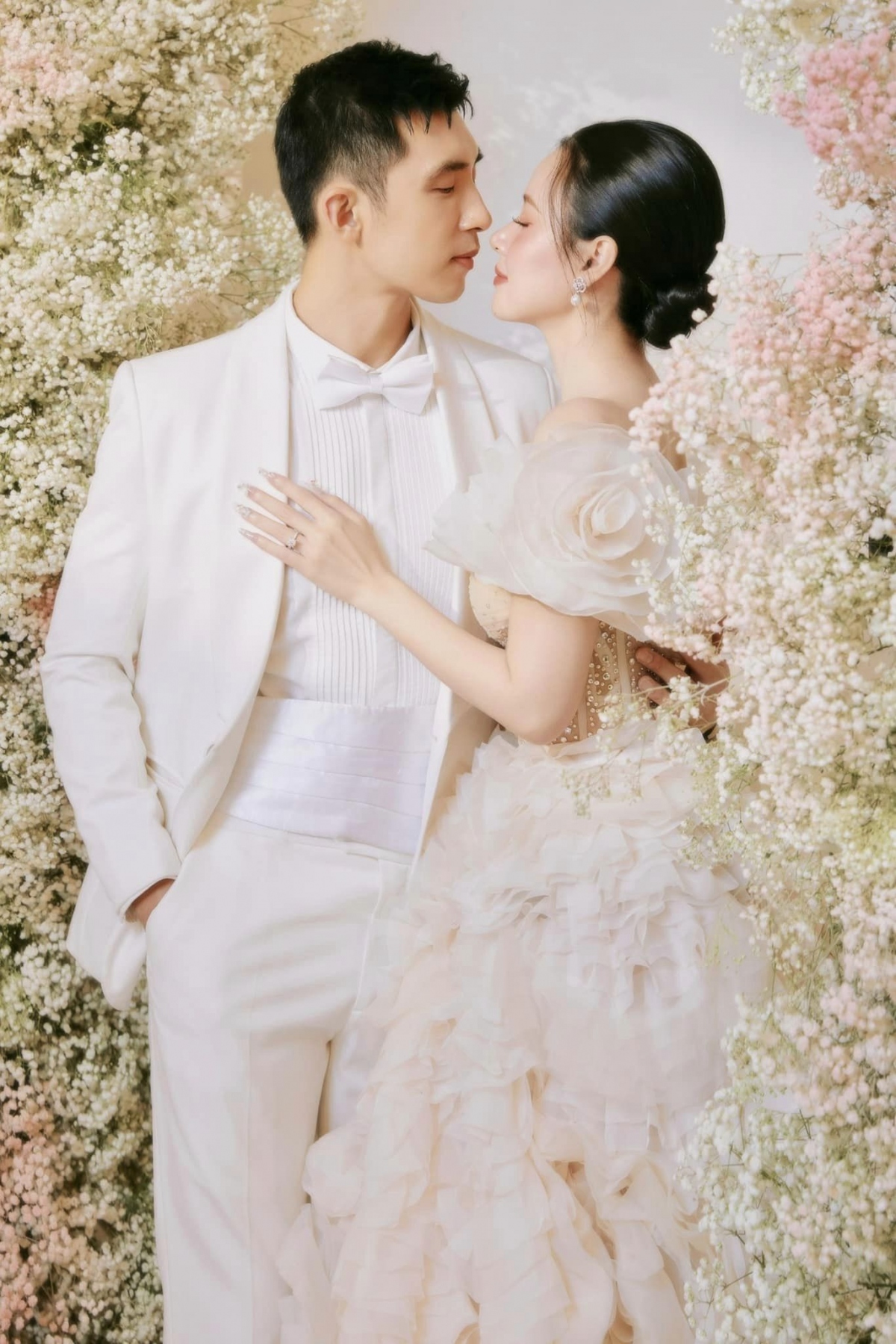 Anh hiện là giám đốc vận hành chi nhánh công ty gia đình ở Mỹ và làm phó chủ nhiệm một câu lạc bộ doanh nhân tại TP HCM.