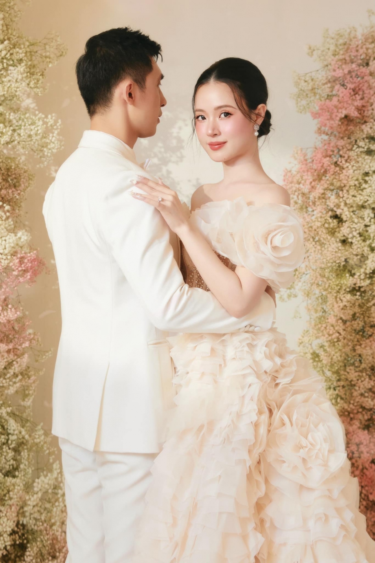 Trong mắt nữ giảng viên thời trang, Minh Đạt là người suy nghĩ chín chắn, có trách nhiệm. Bản thân Midu cũng nỗ lực trong mọi việc nên cảm thấy hòa hợp và an toàn.