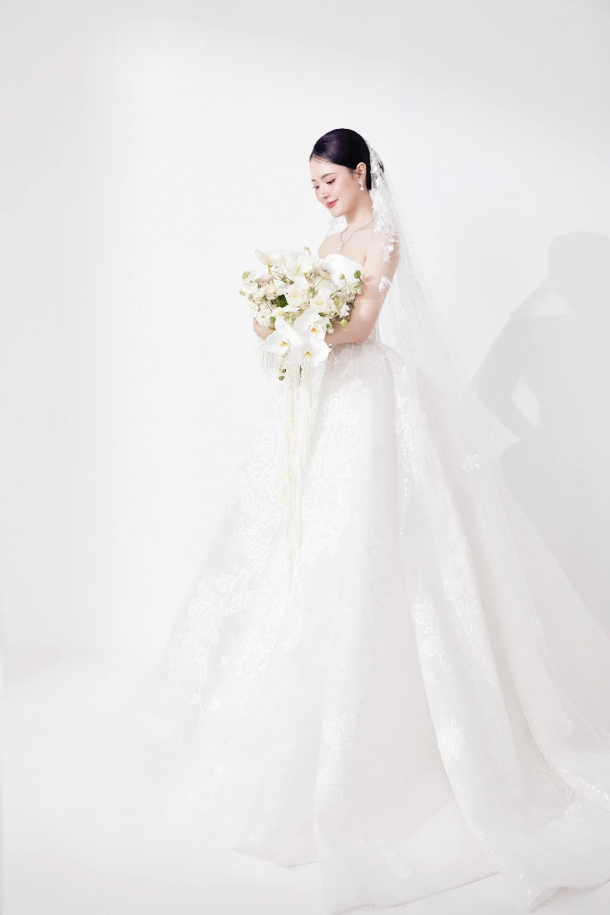 Bên cạnh đó, Midu còn đưa ra yêu cầu về trang phục, thời gian xác nhận tham gia hôn lễ với khách mời.