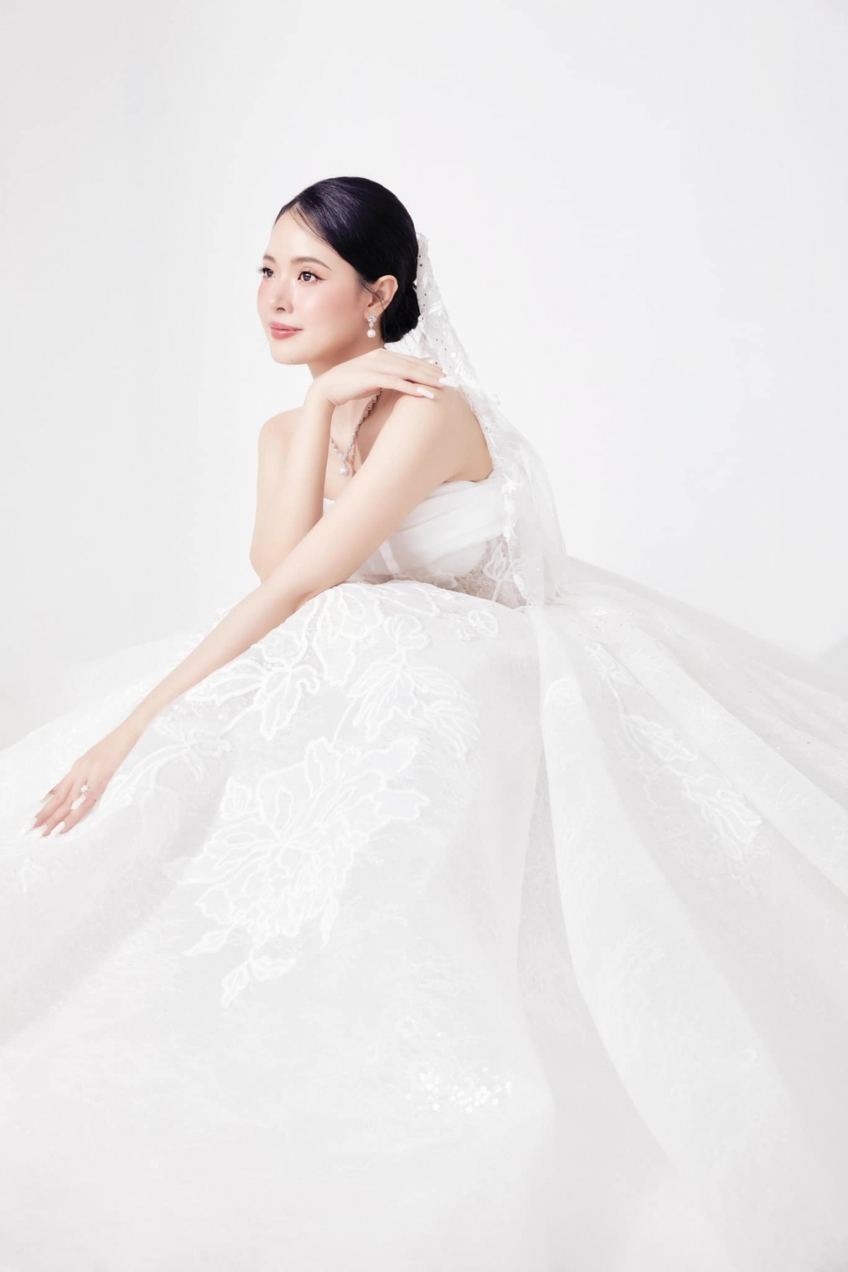Quy định không khuyến khích dắt trẻ em đến đám cưới của vợ chồng nữ diễn viên từng gây xôn xao cõi mạng trong thời gian vừa qua.