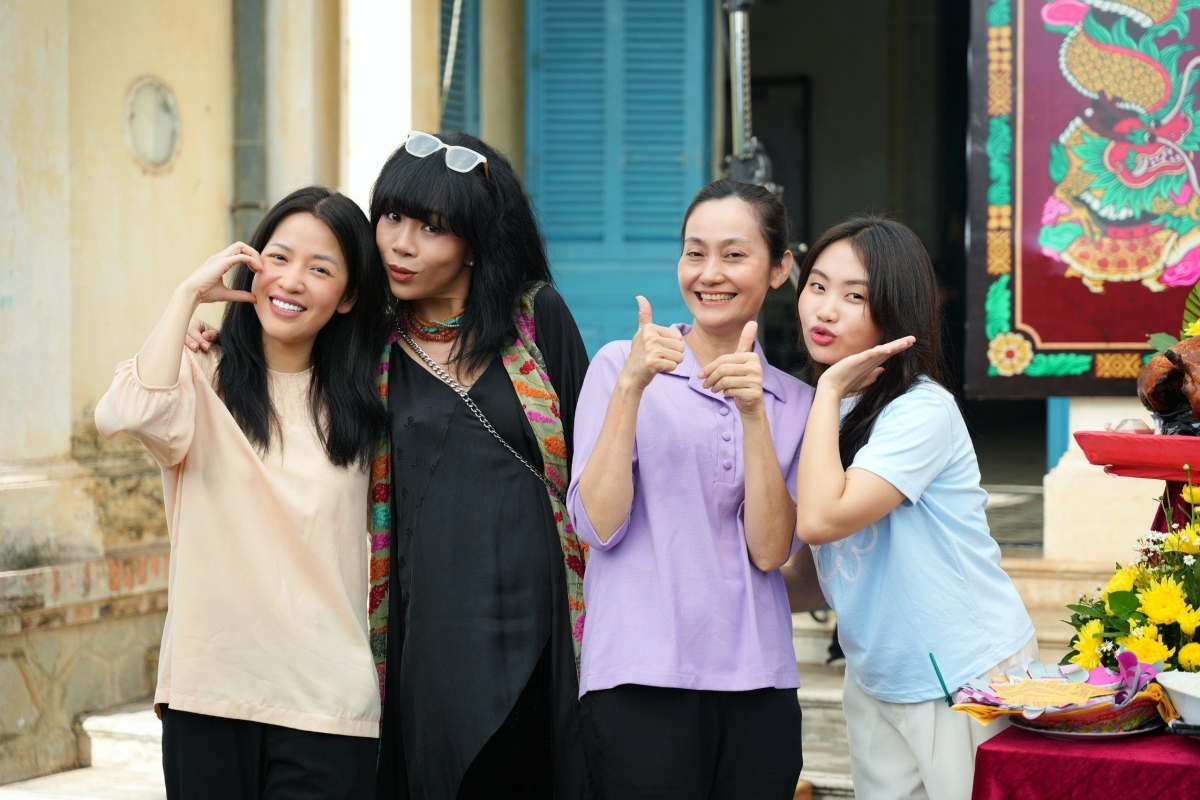 Các diễn viên có mặt trong buổi lễ khai máy