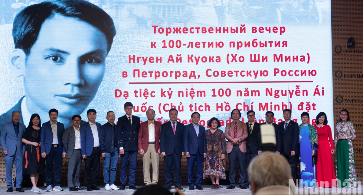 Dạ tiệc kỷ niệm 100 năm Nguyễn Ái Quốc đặt chân đến Petrograd, nay là Saint Petersburg. Ảnh: Thanh Thể