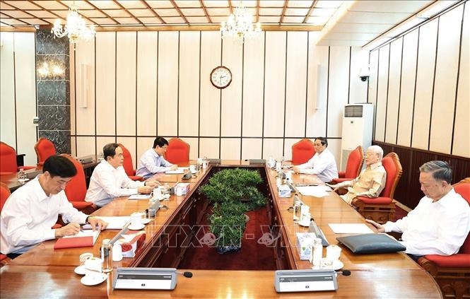 Tổng Bí thư Nguyễn Phú Trọng chủ trì cuộc họp lãnh đạo chủ chốt. Ảnh: TTXVN