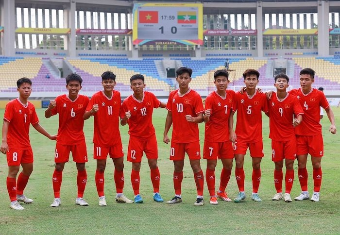 Young Vietnamese players are ready for their first ASEAN U16 Boys Championships 2024 semi-final match against Thailand on July 1. (Photo: VFF)