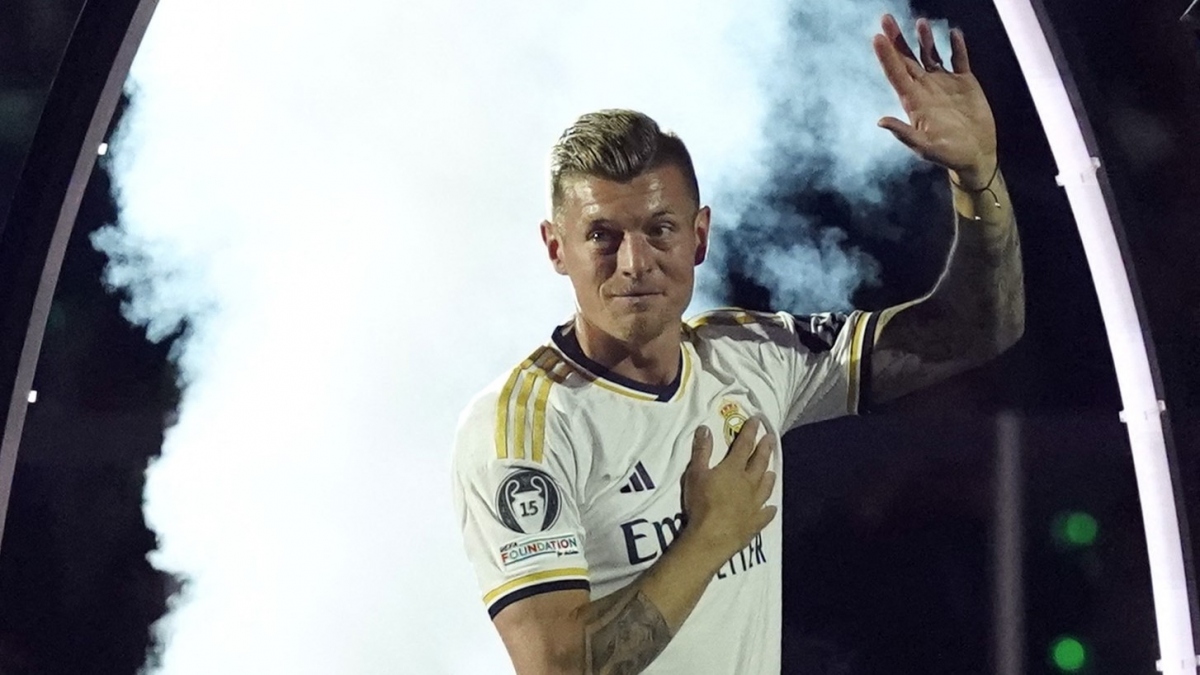 Chia sẻ tại lễ mừng công, Kroos xúc động nói: "Tôi muốn nói lời cảm ơn vì những tuần vừa qua, đó là một lời chia tay khó quên. Cảm ơn các bạn vì 10 năm tuyệt vời. Các bạn đã ủng hộ tôi từ ngày đầu tiên cho đến ngày cuối cùng".