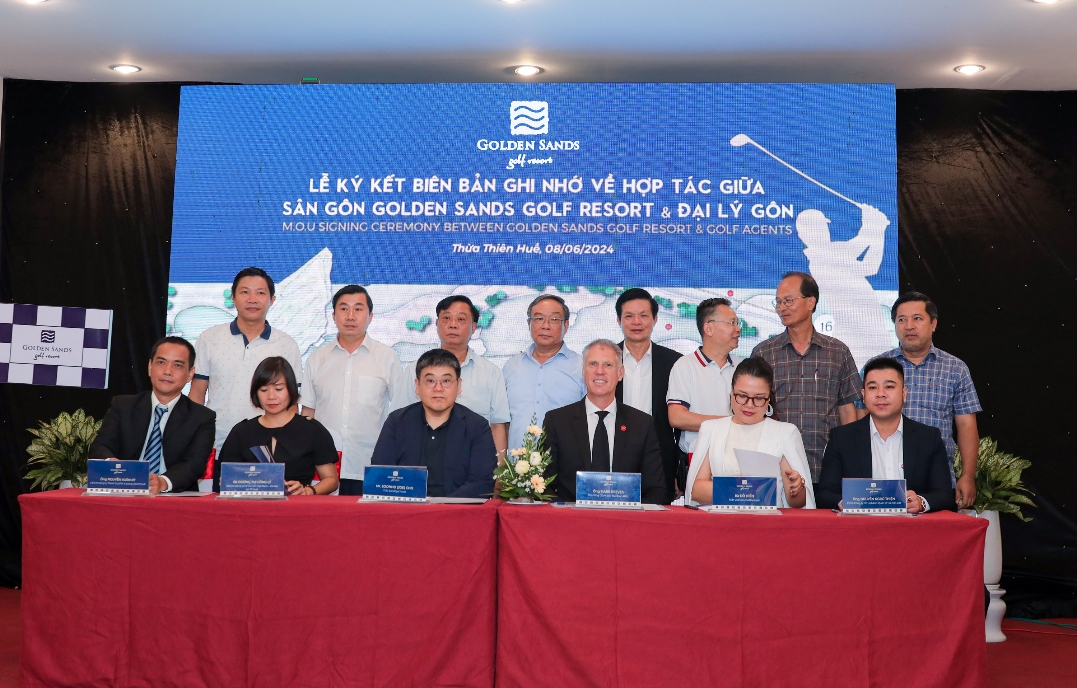 Đại diện BRG Golf ký kết thỏa thuận hợp tác với đại diện 5 công ty lữ hành uy tín hàng đầu Việt Nam để trở thành đại lý gôn cho Golden Sands Golf Resort