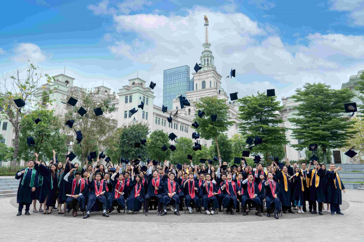 145 tân khoa đầu tiên của VinUni trong ngày tốt nghiệp