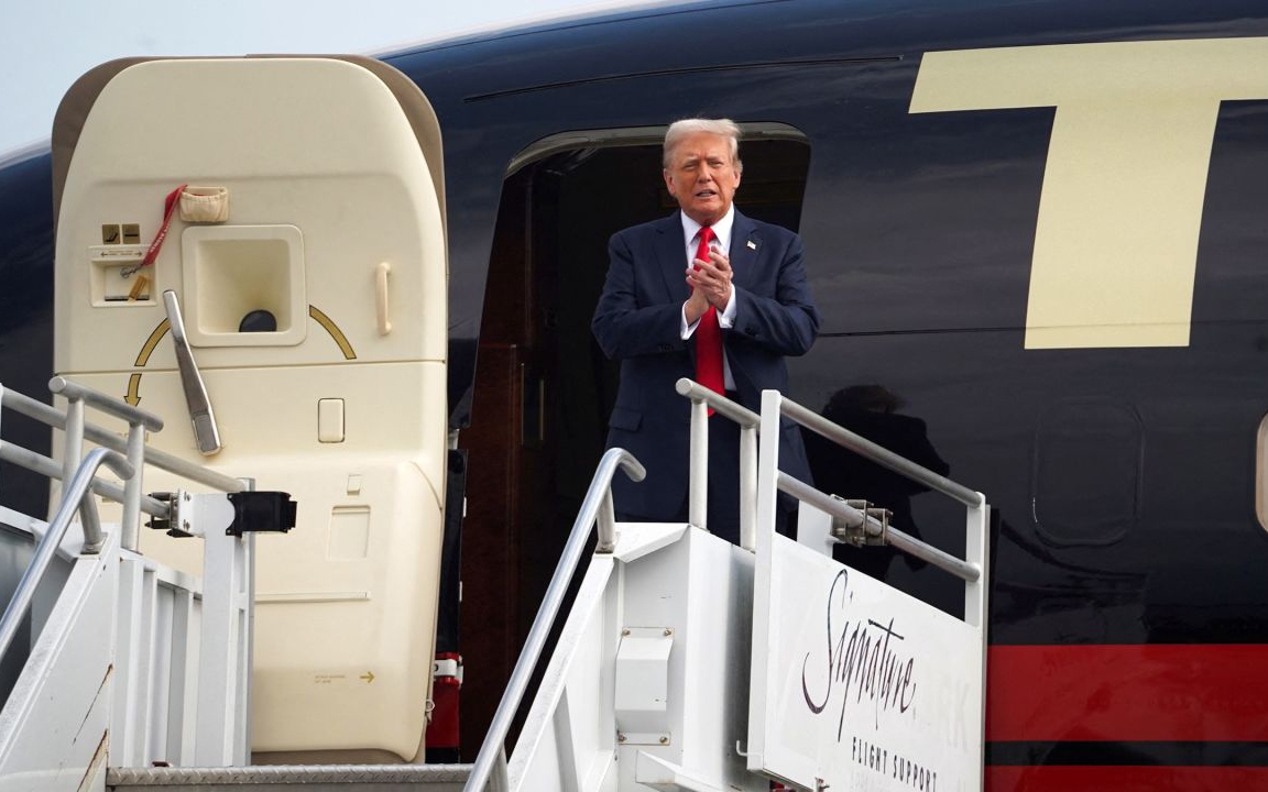 Vào chiều 27/6 (theo giờ địa phương), máy bay chở cựu Tổng thống Donald Trump và đội ngũ cố vấn của ông đáp xuống sân bay Hartsfield-Jackson. Ông Trump đã có mặt tại thành phố bang Georgia để tham dự phiên tranh luận Tổng thống đầu tiên năm 2024.