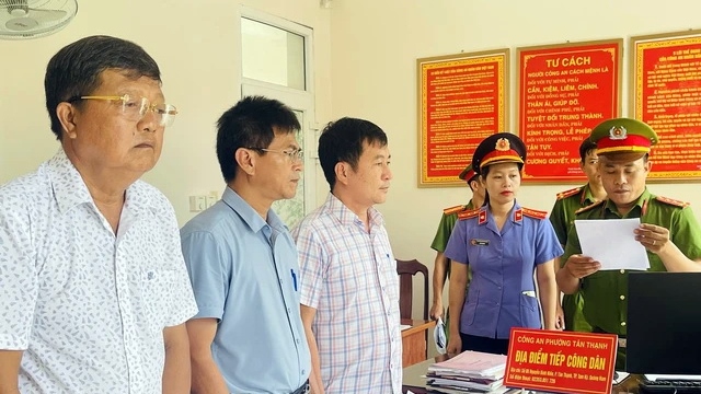 Các bị can Nguyễn Văn Sáu, Đào Ngọc Luân và Lê Thủy Thành (từ trái sang).
