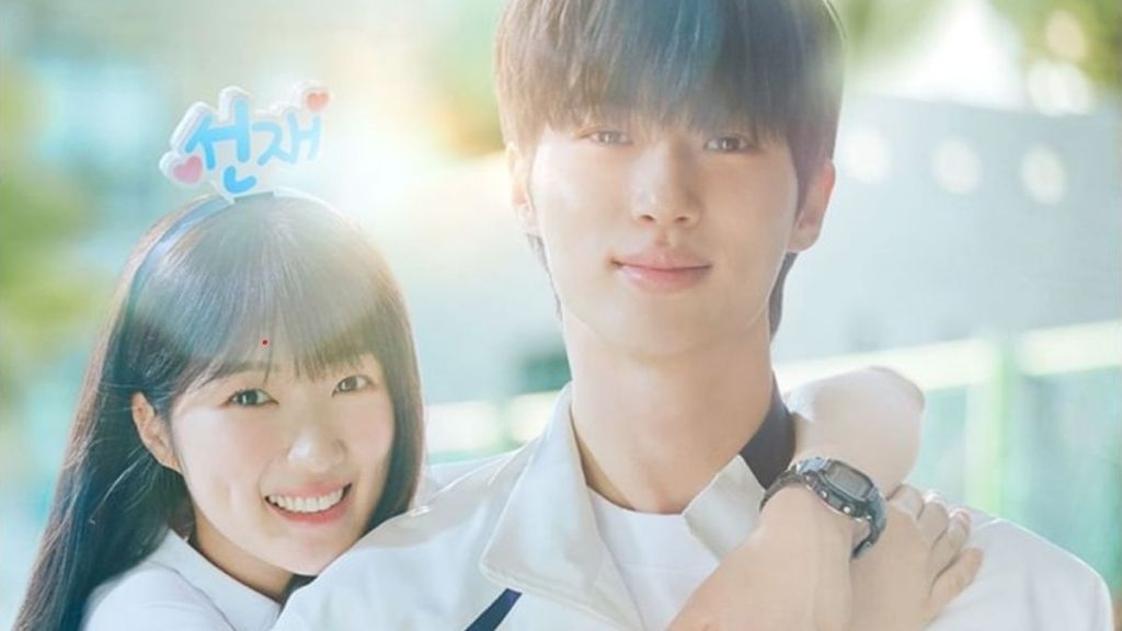 Byeon Woo Seok (phải) và Kim Hye Yoon trong "Lovely Runner"
