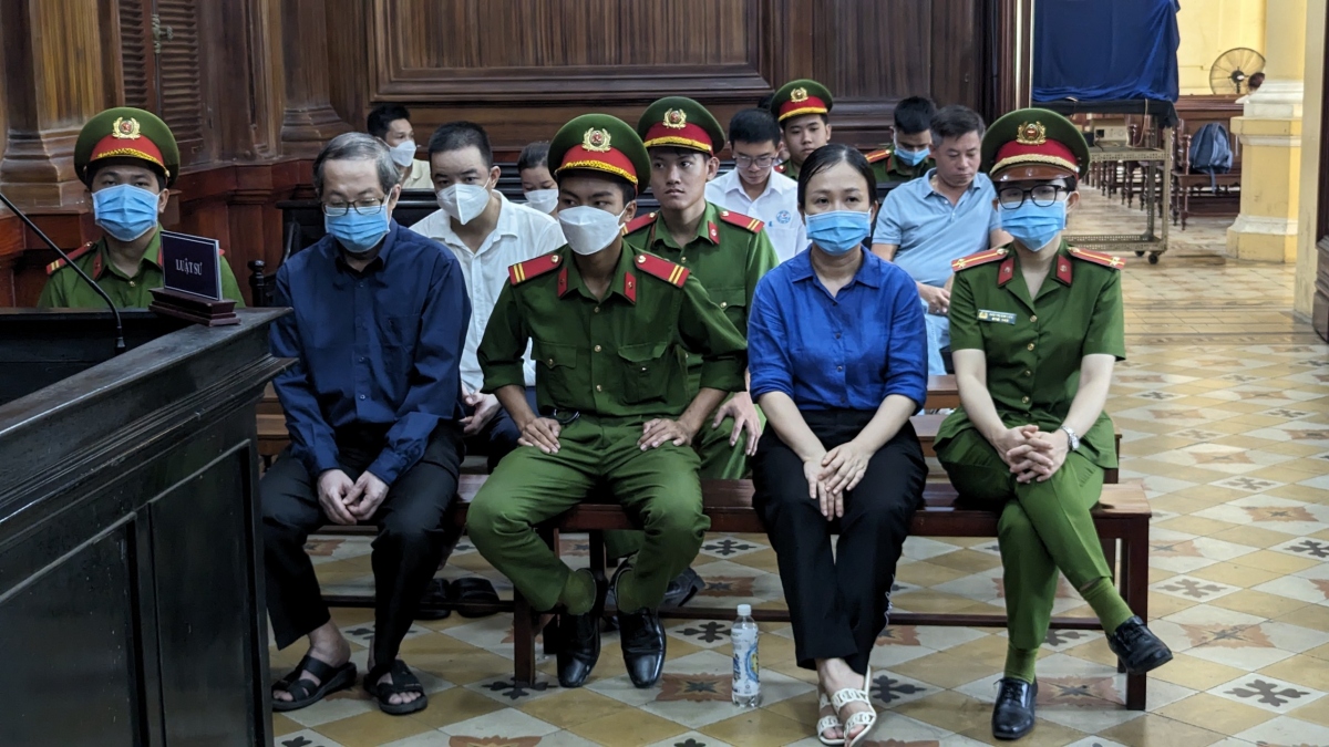 Các bị cáo trong vụ án tại toà. (Ảnh: T.H)
