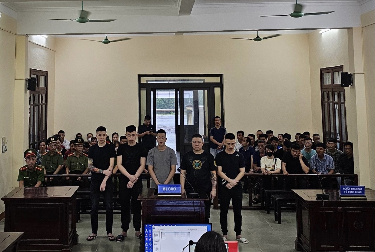 Các đối tượng tại phiên tòa.