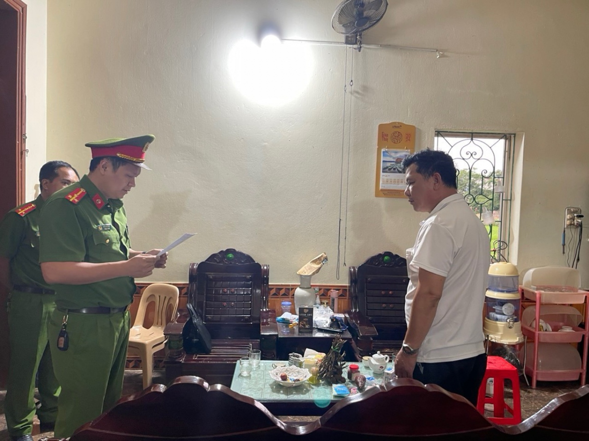 Cơ quan Công an tống đạt Quyết định khởi tố với đối tượng Dương Minh Hợp