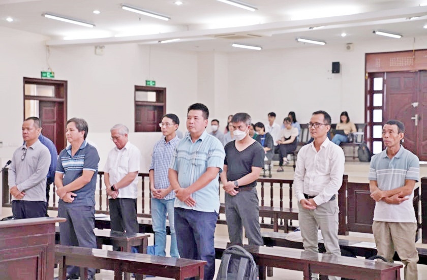 Các bị cáo hầu tòa phúc thẩm sáng 25/6.