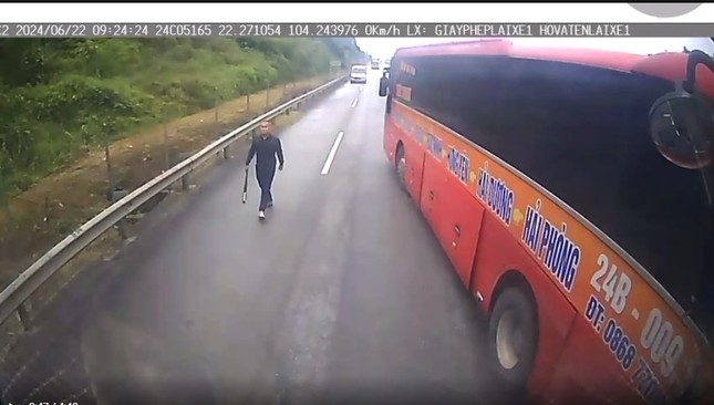 Vụ việc được camera hành trình ghi lại