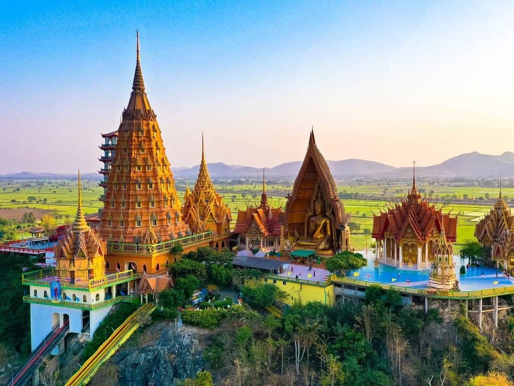 Chùa hang cọp Wat Tham Suea