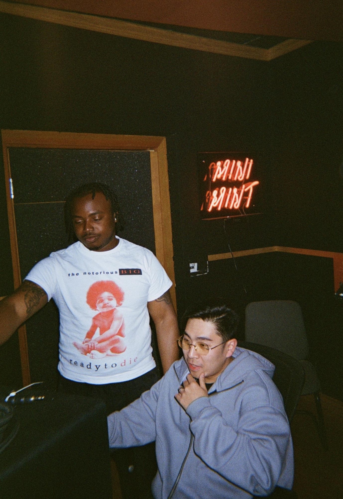 Chris Mixing album Same me cùng P1. Ảnh: Chris CC
