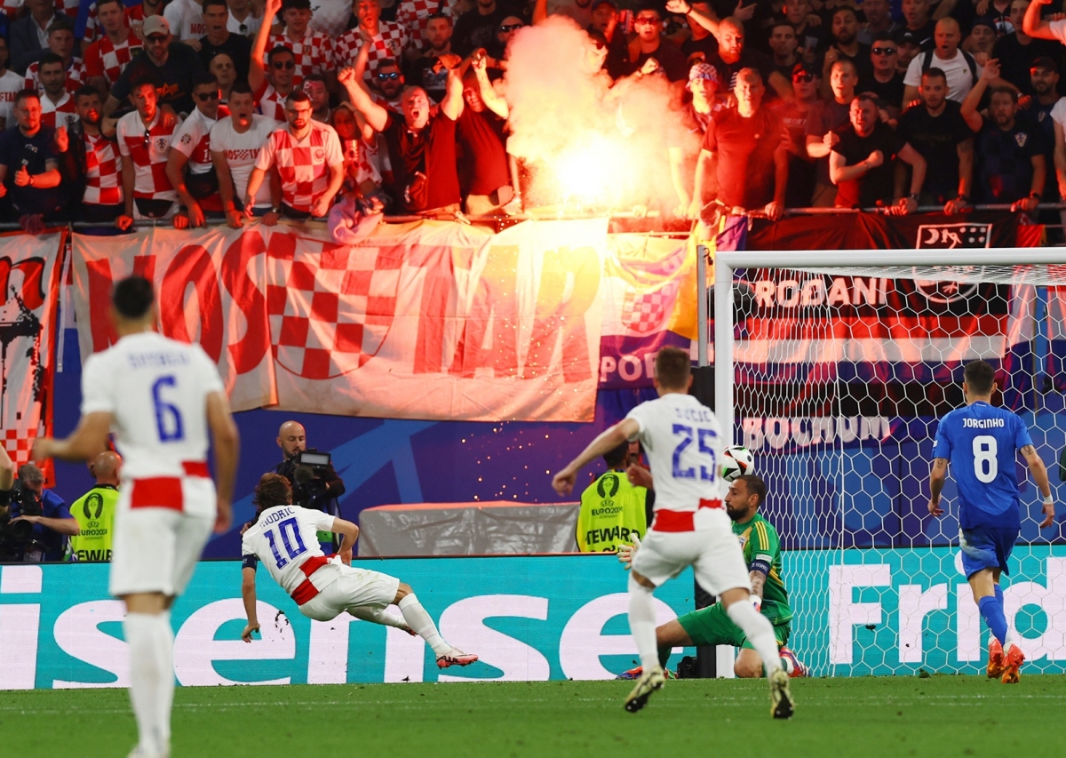 Modric ghi bàn mở tỷ số ở phút 55. (Ảnh: Reuters)