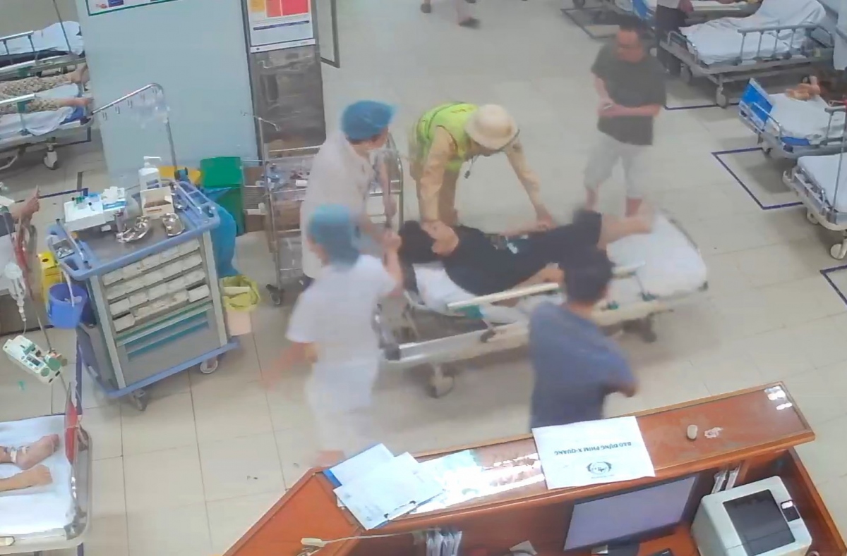 Nhờ được đưa đi cấp cứu kịp thời nên hiện cháu đã qua cơn nguy kịch.