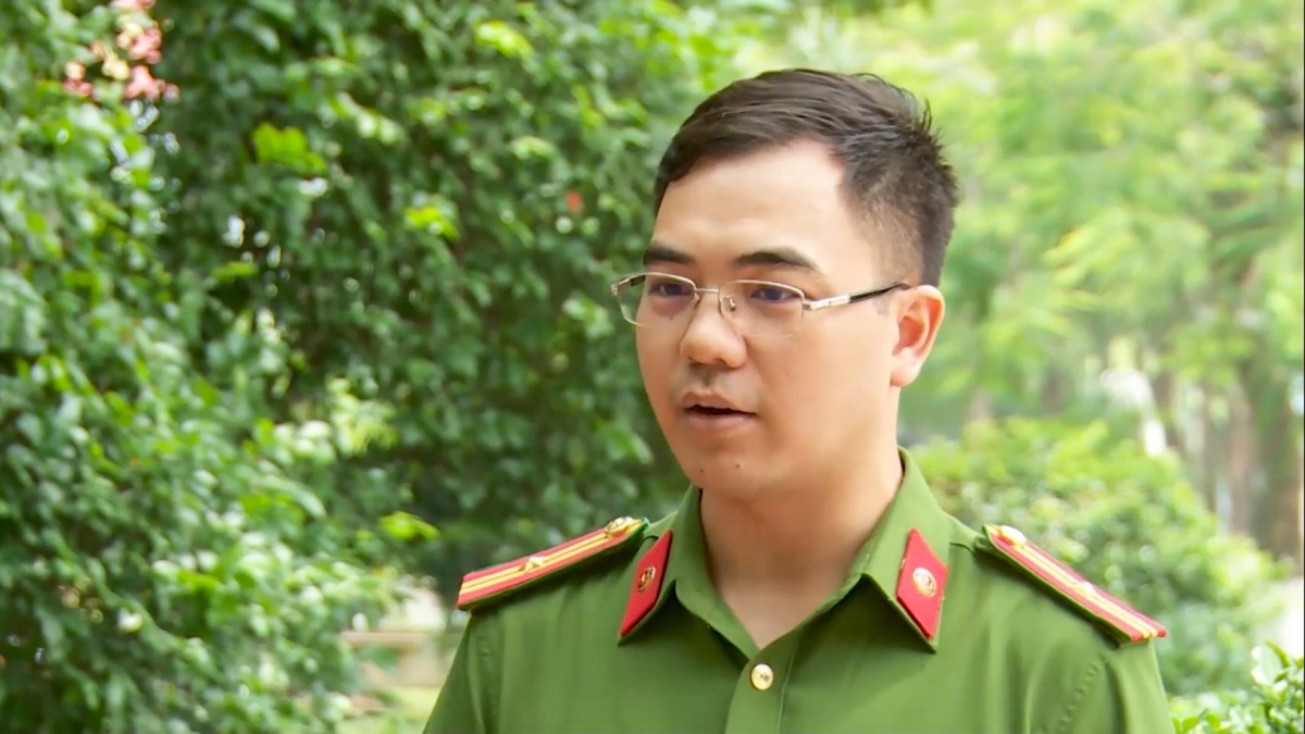 Thiếu tá, Tiến sĩ Nguyễn Văn Oanh, giảng viên khoa Cảnh sát hình sự, Học Viện Cảnh sát nhân dân.