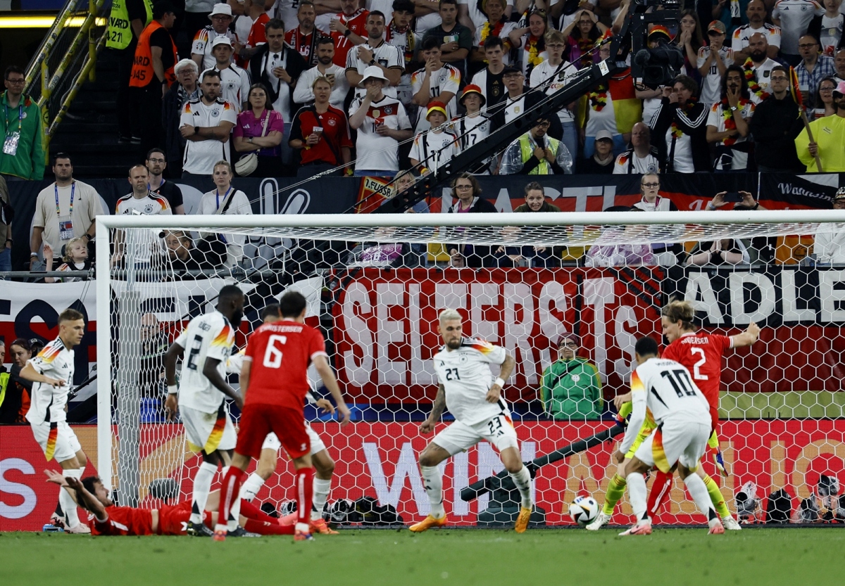 Đan Mạch bị từ chối bàn thắng của Joachim Andersen ở phút 48 vì trước đó Thomas Delaney đã việt vị.