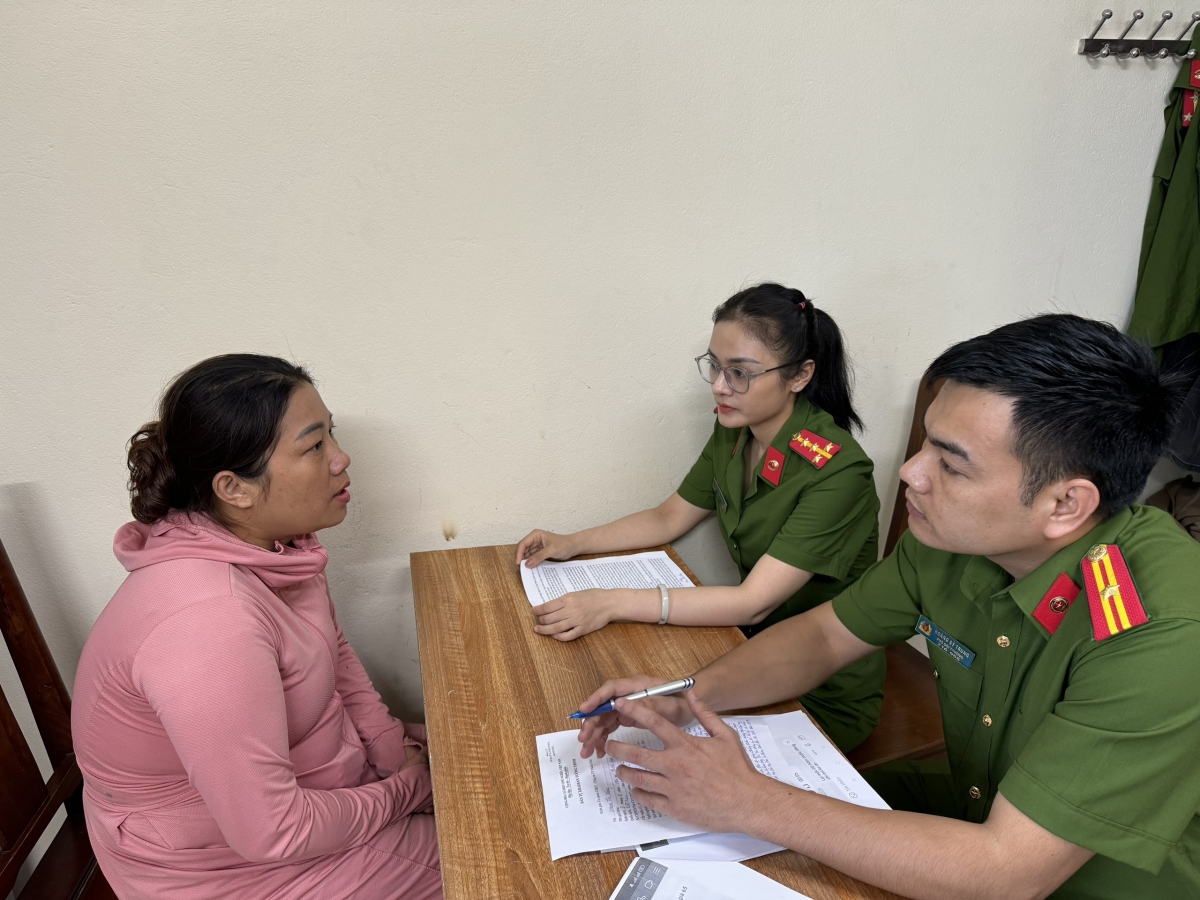 Đối tượng Phạm Thị Hằng tại cơ quan điều tra
