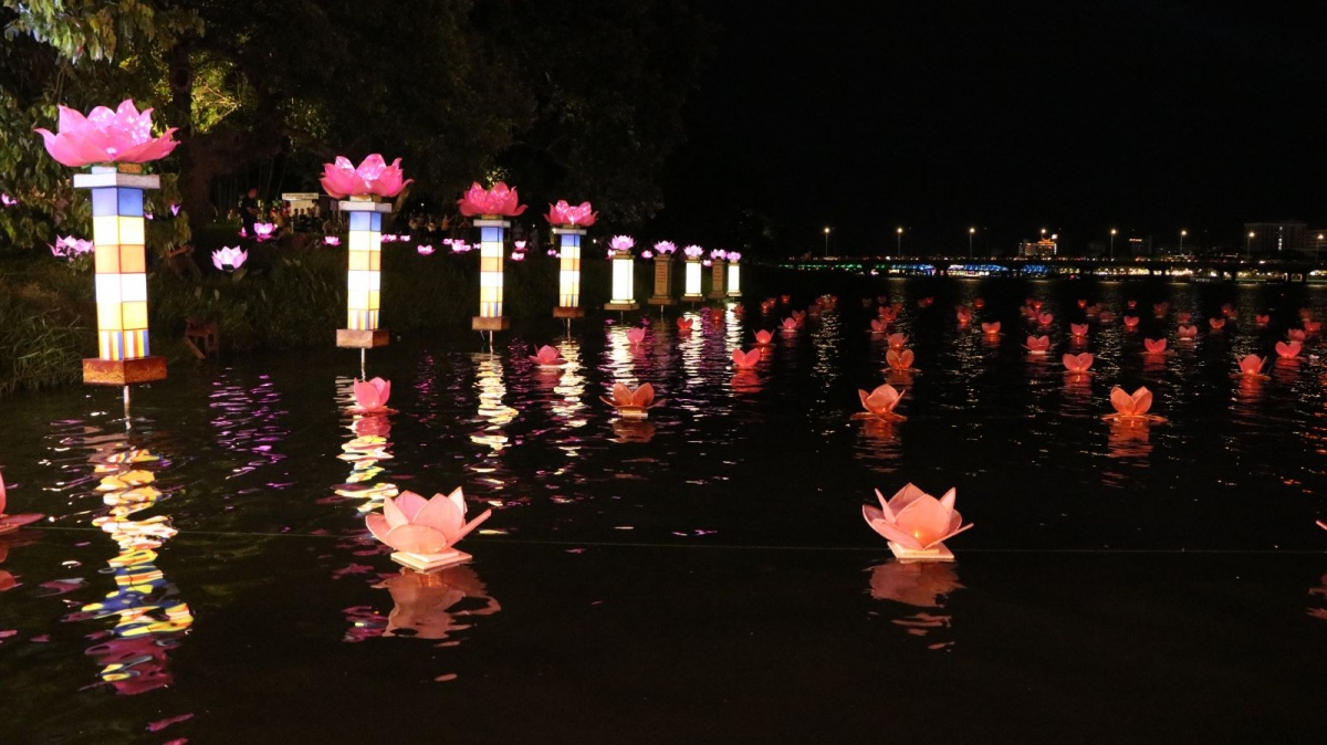 Dòng sông Hương lung linh