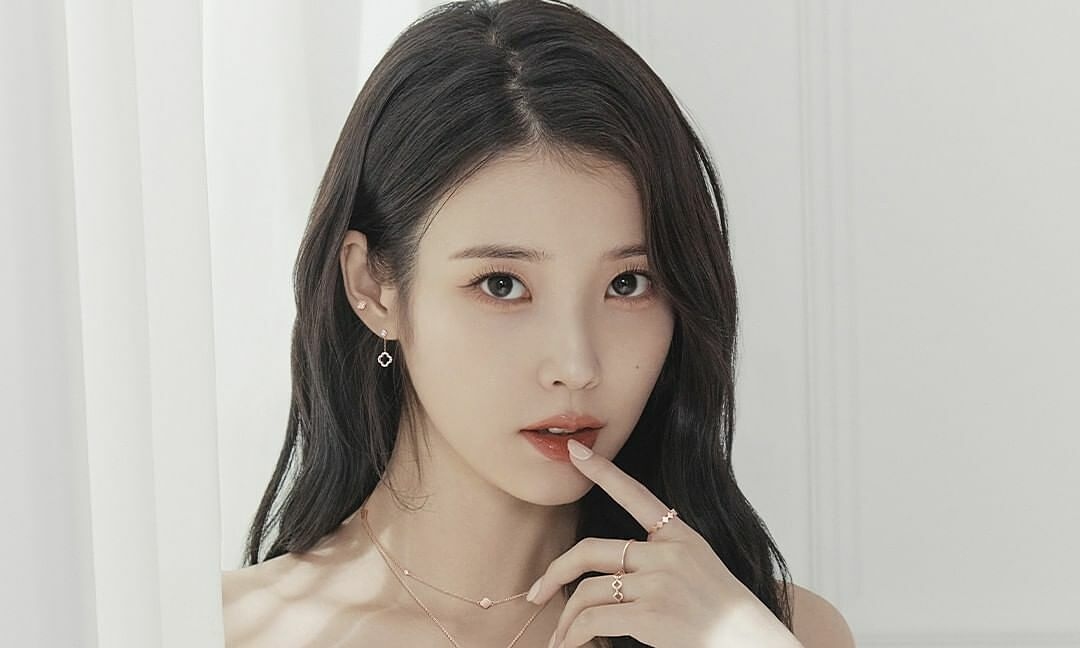 IU là ngôi sao đa tài với sở trường sản xuất và sáng tác nhạc